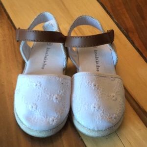 Toddler girl close toed sandals